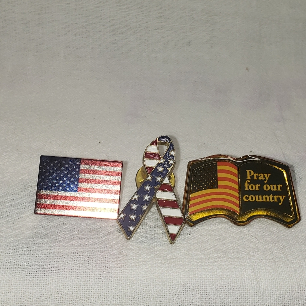 Vintage Set of 3 American Flag Pin Backs
